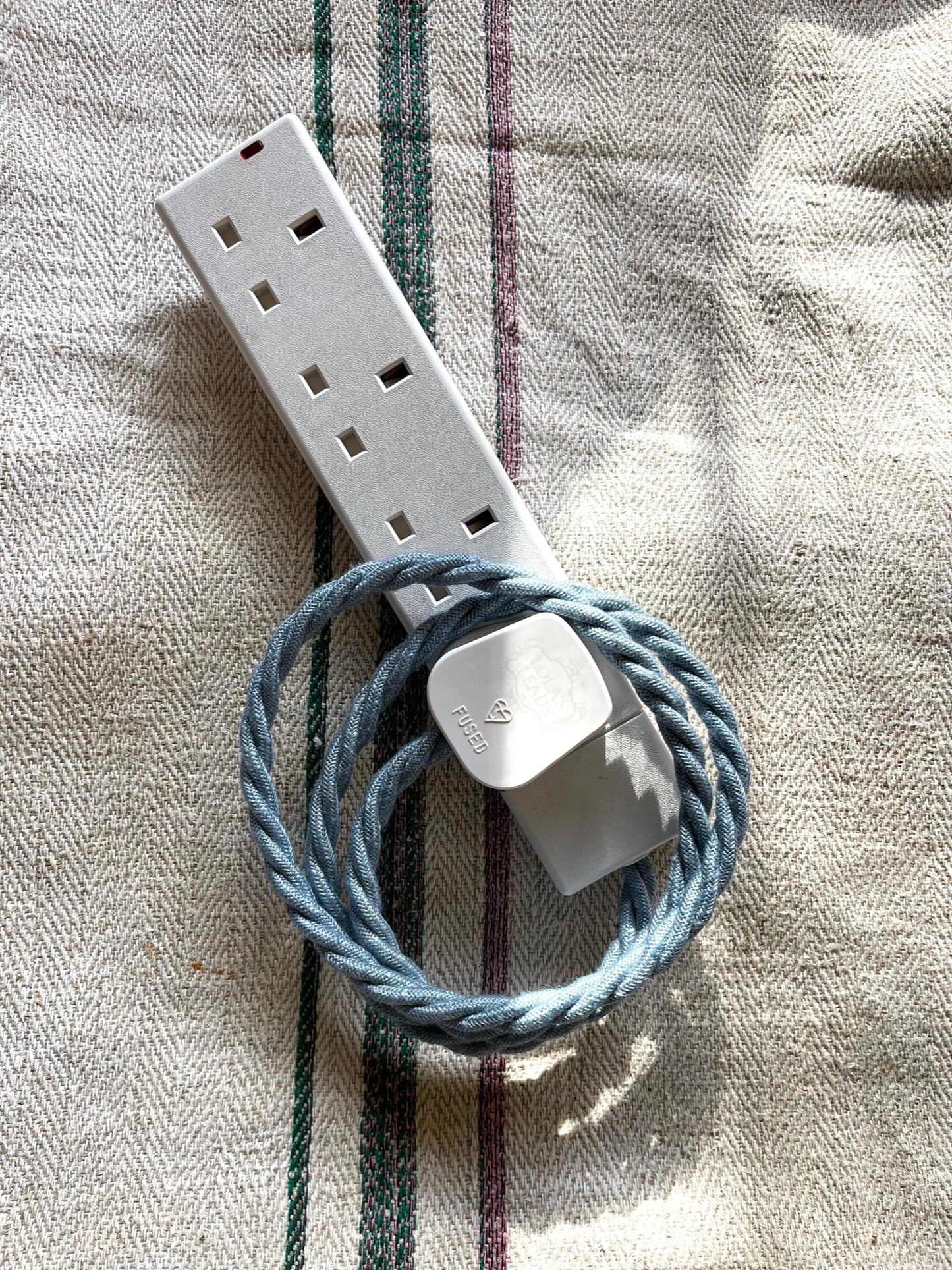 Lola's Leads - Chambray Linen + White 1m 4 Gang